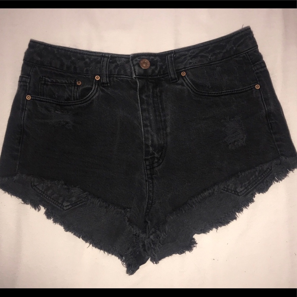 BLACK DISTRESSED JEAN SHORTS